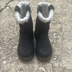 Black Winter Boots with White Fur Lining